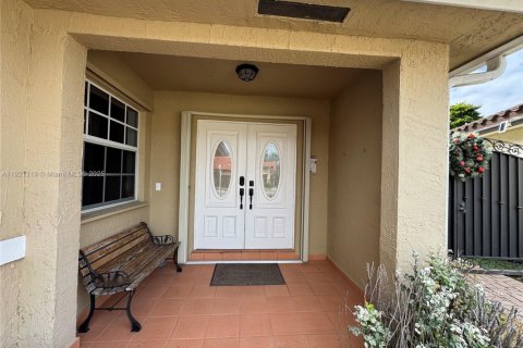 Купить виллу или дом в Майами, Флорида 3 спальни, 147.62м2, № 1976100 - фото 2