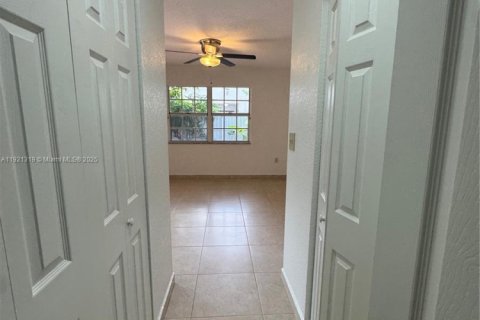 Купить виллу или дом в Майами, Флорида 3 спальни, 147.62м2, № 1976100 - фото 10