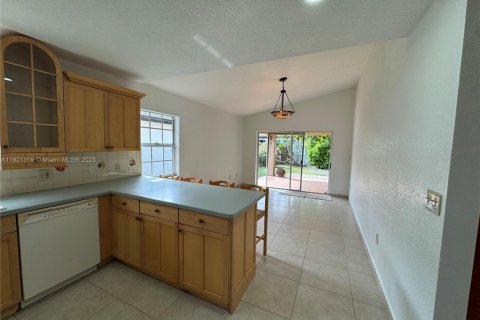 Купить виллу или дом в Майами, Флорида 3 спальни, 147.62м2, № 1976100 - фото 15