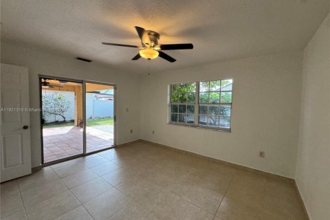 Купить виллу или дом в Майами, Флорида 3 спальни, 147.62м2, № 1976100 - фото 8