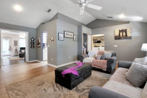 House in Brandon, Florida 4 bedrooms, 183.2 sq.m. № 2206470 - photo 12