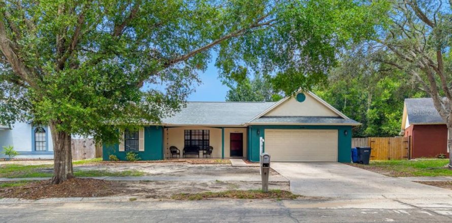 House in Brandon, Florida 4 bedrooms, 183.2 sq.m. № 2206470