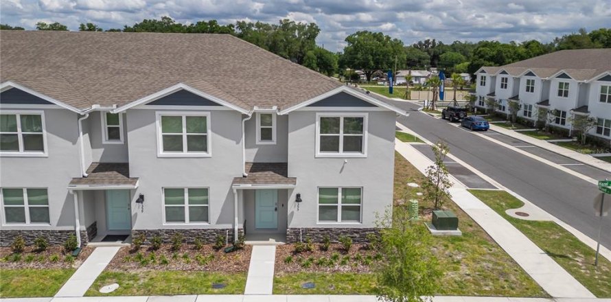 Adosado en Kissimmee, Florida 3 dormitorios, 130.81 m2 № 2166552