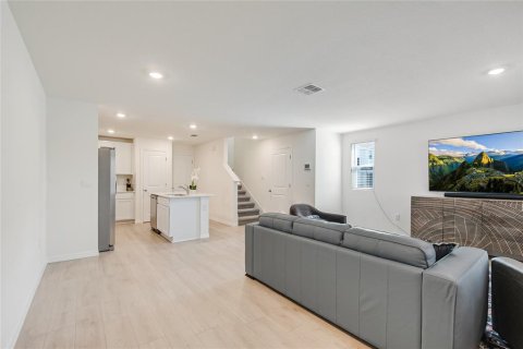 Adosado en venta en Kissimmee, Florida, 3 dormitorios, 130.81 m2 № 2166552 - foto 3