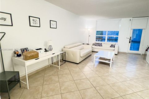 Condominio en alquiler en Bal Harbour, Florida, 1 dormitorio, 94.67 m2 № 2186193 - foto 15