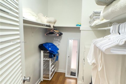 Condominio en alquiler en Bal Harbour, Florida, 1 dormitorio, 94.67 m2 № 2186193 - foto 25