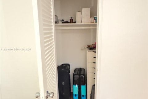 Condominio en alquiler en Bal Harbour, Florida, 1 dormitorio, 94.67 m2 № 2186193 - foto 26