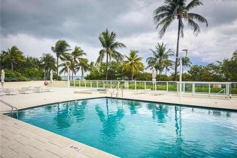Condominio en alquiler en Bal Harbour, Florida, 1 dormitorio, 94.67 m2 № 2186193 - foto 3