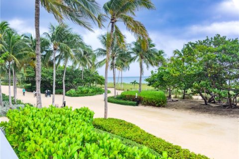 Condominio en alquiler en Bal Harbour, Florida, 1 dormitorio, 94.67 m2 № 2186193 - foto 6