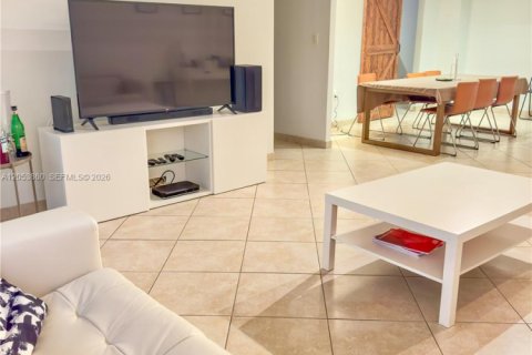Condominio en alquiler en Bal Harbour, Florida, 1 dormitorio, 94.67 m2 № 2186193 - foto 17