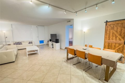 Condominio en alquiler en Bal Harbour, Florida, 1 dormitorio, 94.67 m2 № 2186193 - foto 27