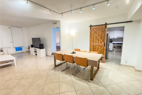 Condominio en alquiler en Bal Harbour, Florida, 1 dormitorio, 94.67 m2 № 2186193 - foto 28