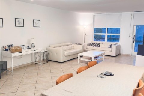 Condominio en alquiler en Bal Harbour, Florida, 1 dormitorio, 94.67 m2 № 2186193 - foto 16