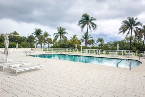 Condominio en alquiler en Bal Harbour, Florida, 1 dormitorio, 94.67 m2 № 2186193 - foto 2