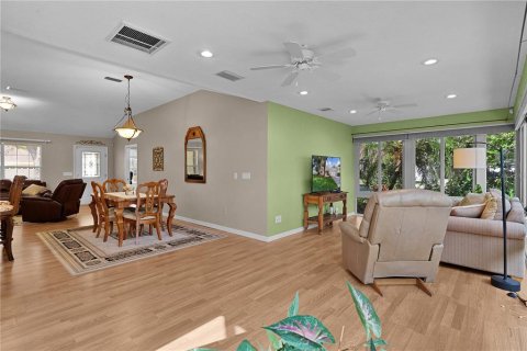 House in The Villages, Florida 3 bedrooms, 151.62 sq.m. № 1632522 - photo 22