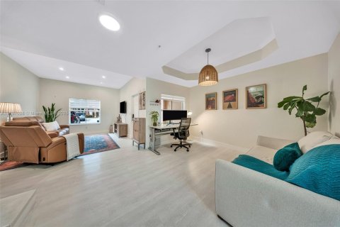 Adosado en venta en Pembroke Pines, Florida, 2 dormitorios, 128.11 m2 № 1948616 - foto 1