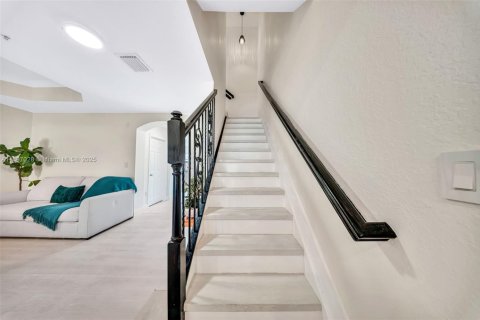 Adosado en venta en Pembroke Pines, Florida, 2 dormitorios, 128.11 m2 № 1948616 - foto 27