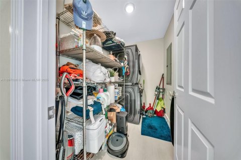 Adosado en venta en Pembroke Pines, Florida, 2 dormitorios, 128.11 m2 № 1948616 - foto 19