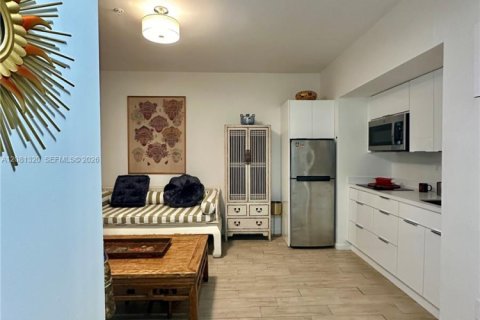 Copropriété à louer à Miami Beach, Floride: 1 chambre, 49.7 m2 № 2363740 - photo 2