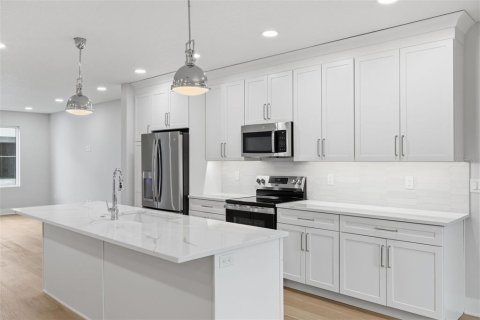 Touwnhouse à vendre à Tampa, Floride: 4 chambres, 230.4 m2 № 2421926 - photo 9