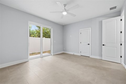 Touwnhouse à vendre à Tampa, Floride: 4 chambres, 230.4 m2 № 2421926 - photo 29