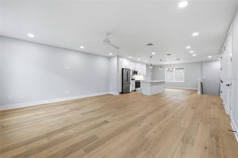 Touwnhouse à vendre à Tampa, Floride: 4 chambres, 230.4 m2 № 2421926 - photo 17