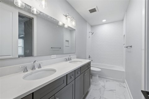 Touwnhouse à vendre à Tampa, Floride: 4 chambres, 230.4 m2 № 2421926 - photo 27