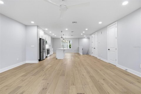 Touwnhouse à vendre à Tampa, Floride: 4 chambres, 230.4 m2 № 2421926 - photo 13