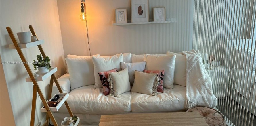 Studio à Condo à Bal Harbour, Floride № 1738095
