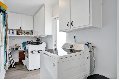 Купить виллу или дом в Катлер-Бей, Флорида 3 спальни, 130.43м2, № 2154376 - фото 12