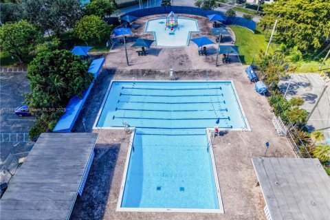 Casa en venta en North Miami, Florida, 4 dormitorios, 147.53 m2 № 1955269 - foto 24