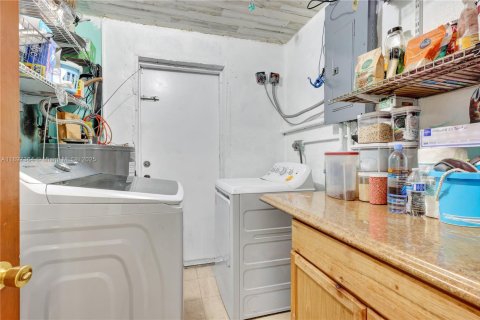 Casa en venta en North Miami, Florida, 4 dormitorios, 147.53 m2 № 1955269 - foto 17