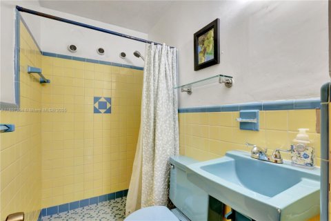 Casa en venta en North Miami, Florida, 4 dormitorios, 147.53 m2 № 1955269 - foto 14