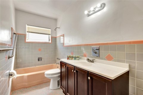 Casa en venta en North Miami, Florida, 4 dormitorios, 147.53 m2 № 1955269 - foto 11