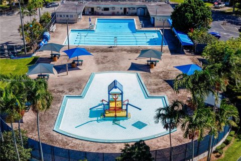 Casa en venta en North Miami, Florida, 4 dormitorios, 147.53 m2 № 1955269 - foto 26