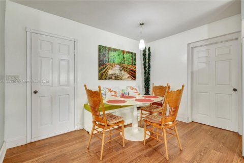 Casa en venta en North Miami, Florida, 4 dormitorios, 147.53 m2 № 1955269 - foto 9