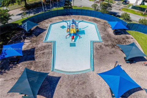 Casa en venta en North Miami, Florida, 4 dormitorios, 147.53 m2 № 1955269 - foto 25
