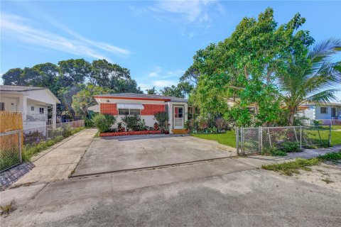 Casa en venta en North Miami, Florida, 4 dormitorios, 147.53 m2 № 1955269 - foto 28