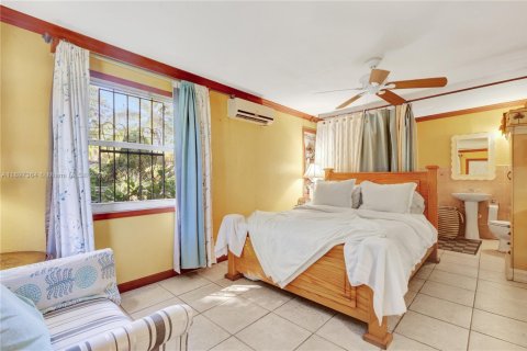 Casa en venta en North Miami, Florida, 4 dormitorios, 147.53 m2 № 1955269 - foto 15