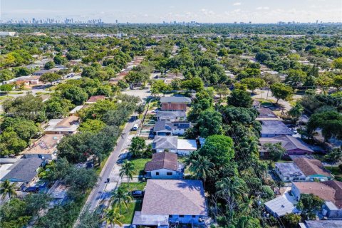 Casa en venta en North Miami, Florida, 4 dormitorios, 147.53 m2 № 1955269 - foto 22