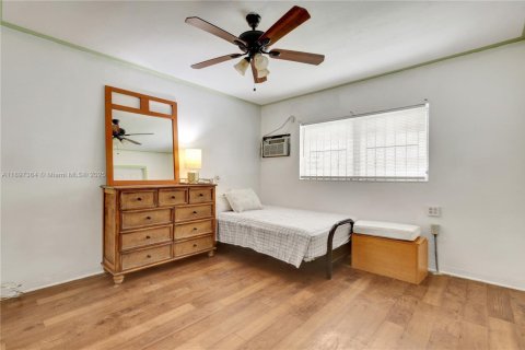 Casa en venta en North Miami, Florida, 4 dormitorios, 147.53 m2 № 1955269 - foto 12