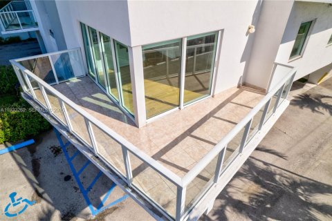 Condo in Miami, Florida, 1 bedroom № 1983704 - photo 21