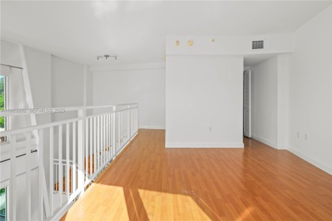 Condo in Miami, Florida, 1 bedroom № 1983704 - photo 20