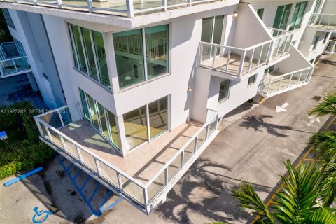 Condo in Miami, Florida, 1 bedroom № 1983704 - photo 29