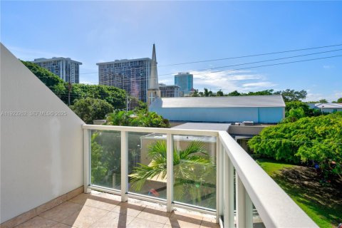 Condo in Miami, Florida, 1 bedroom № 1983704 - photo 27