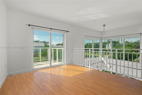 Condo in Miami, Florida, 1 bedroom № 1983704 - photo 4