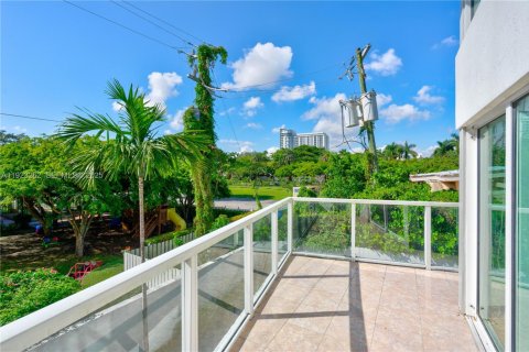 Condo in Miami, Florida, 1 bedroom № 1983704 - photo 9