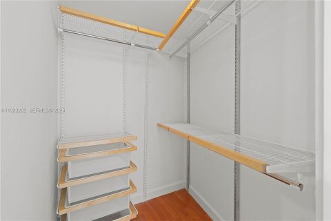 Condo in Miami, Florida, 1 bedroom № 1983704 - photo 24