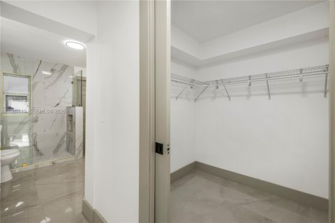 Снять в аренду виллу или дом в Майами, Флорида 4 спальни, 160.63м2, № 2050121 - фото 30