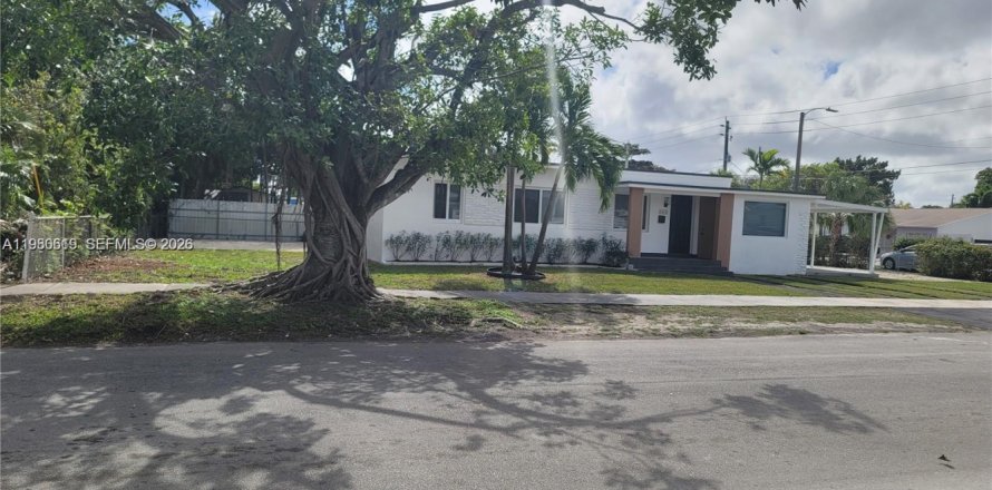 Casa en Miami, Florida 4 dormitorios, 160.63 m2 № 2050121